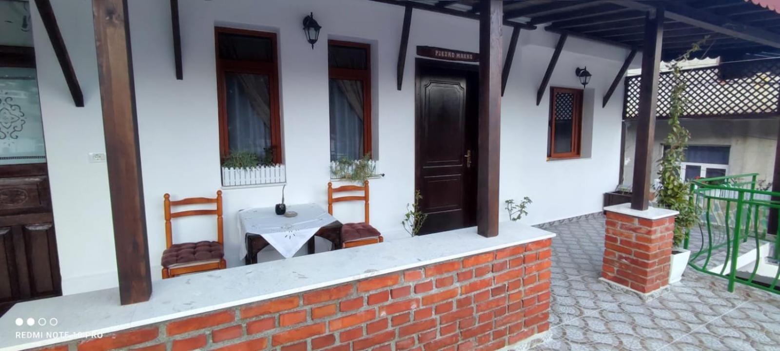 Guest House Baba Lluka Berat Bagian luar foto