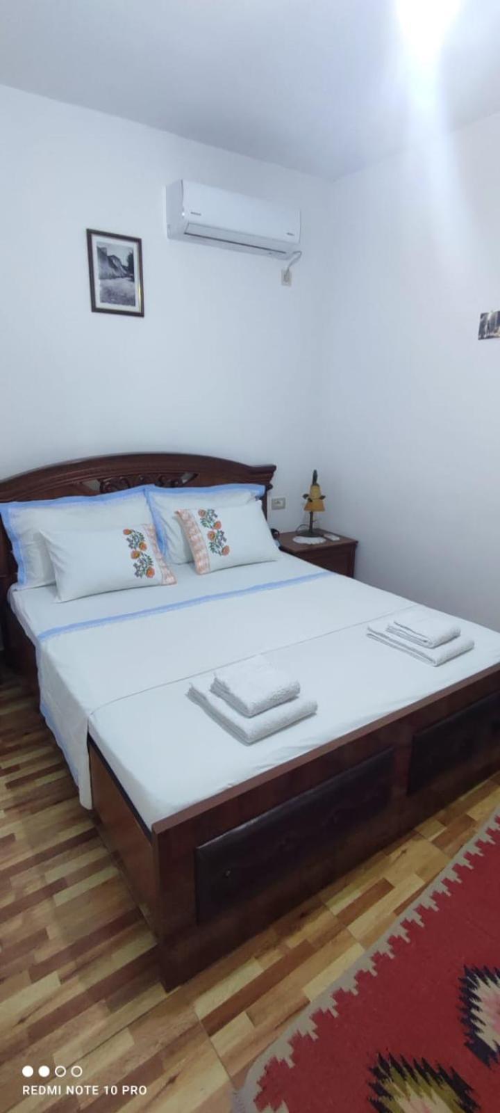 Guest House Baba Lluka Berat Bagian luar foto